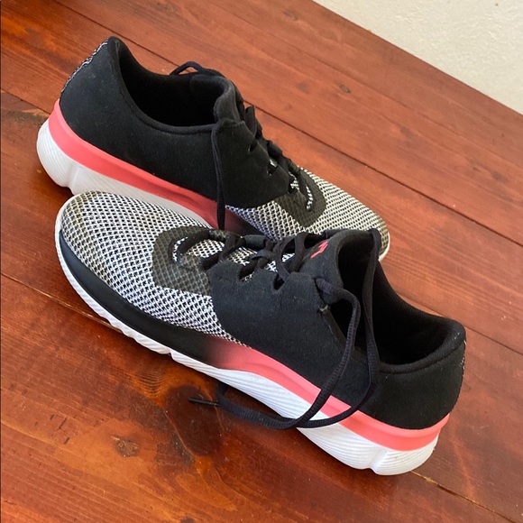 Under Armour Women's Black and Pink Running Shoes Size 7Y EUR 40 - Picture 8 of 9